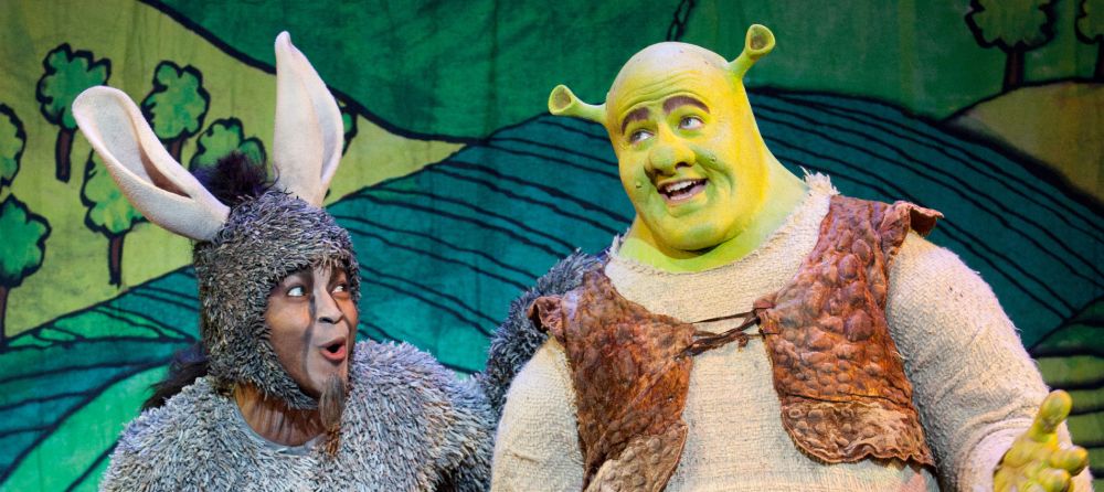 Why is the musical about shrek successful. Цирк Шрек. Шрек шоу. Шрек циркач. Шрек из цирка.